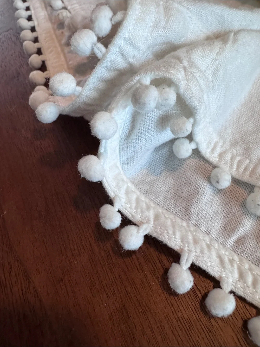 J Crew White Linen Pom Pom Shorts Sz XS in Great Condition, Adorable Booty Short